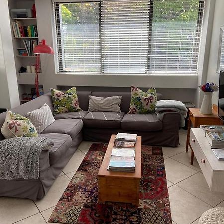 Modern, Centrally Located Dorp Street Apartment Стеленбош Екстериор снимка