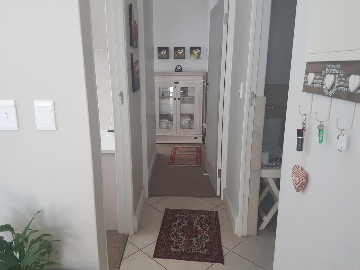 Modern, Centrally Located Dorp Street Apartment Стеленбош Екстериор снимка
