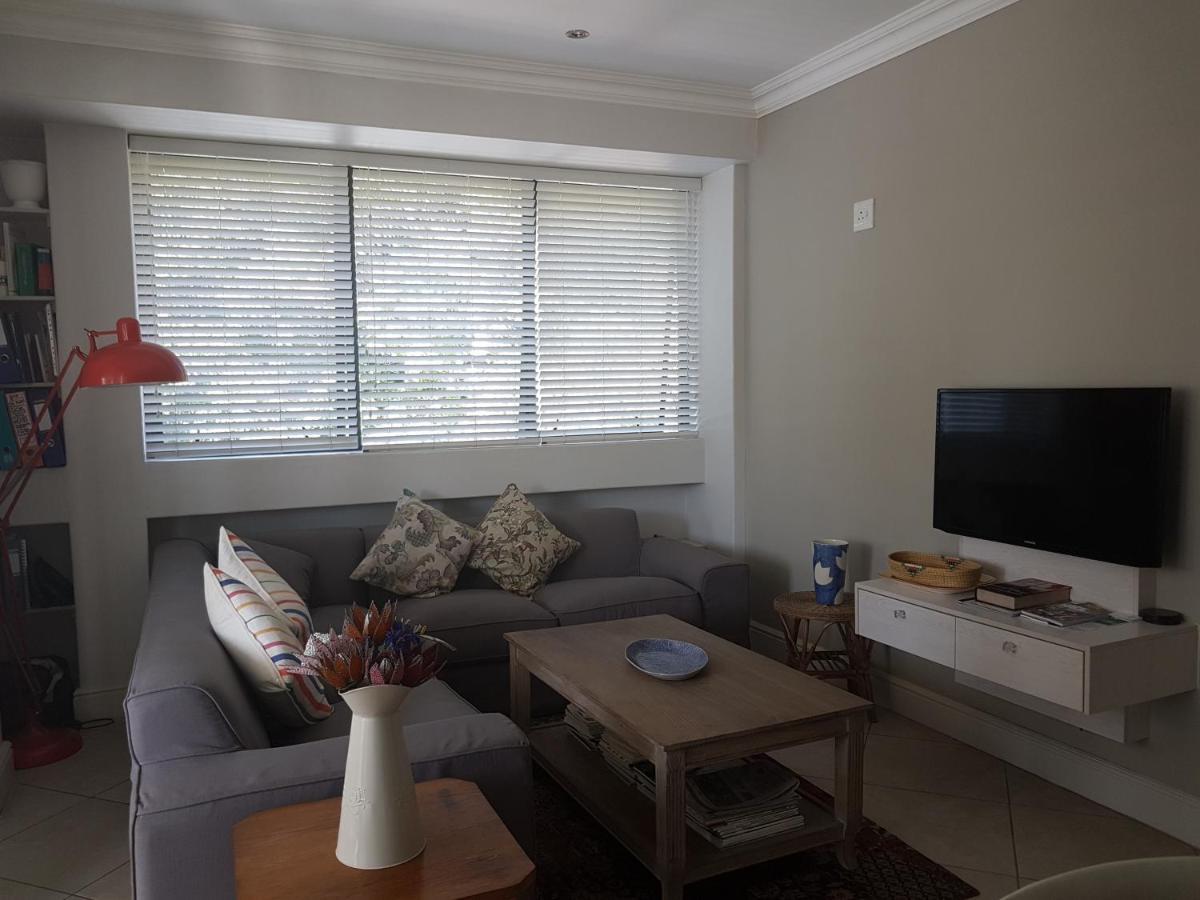 Modern, Centrally Located Dorp Street Apartment Стеленбош Екстериор снимка
