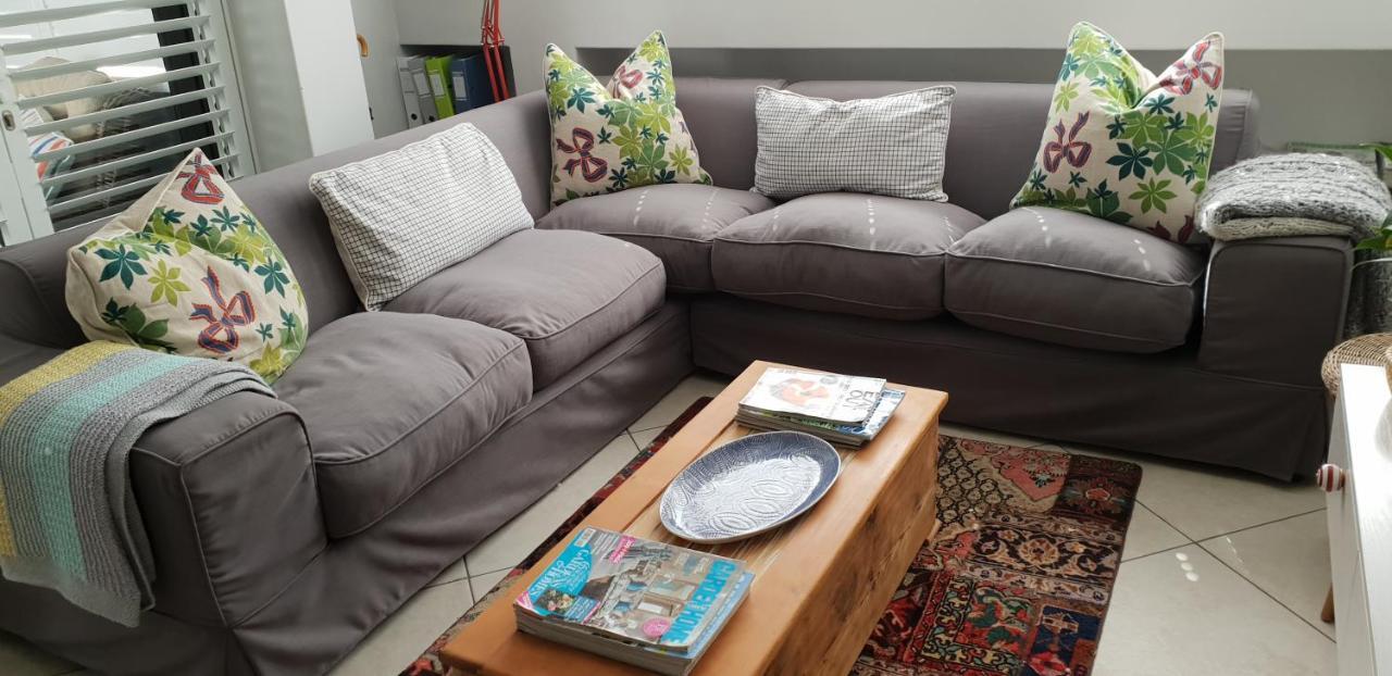 Modern, Centrally Located Dorp Street Apartment Стеленбош Екстериор снимка