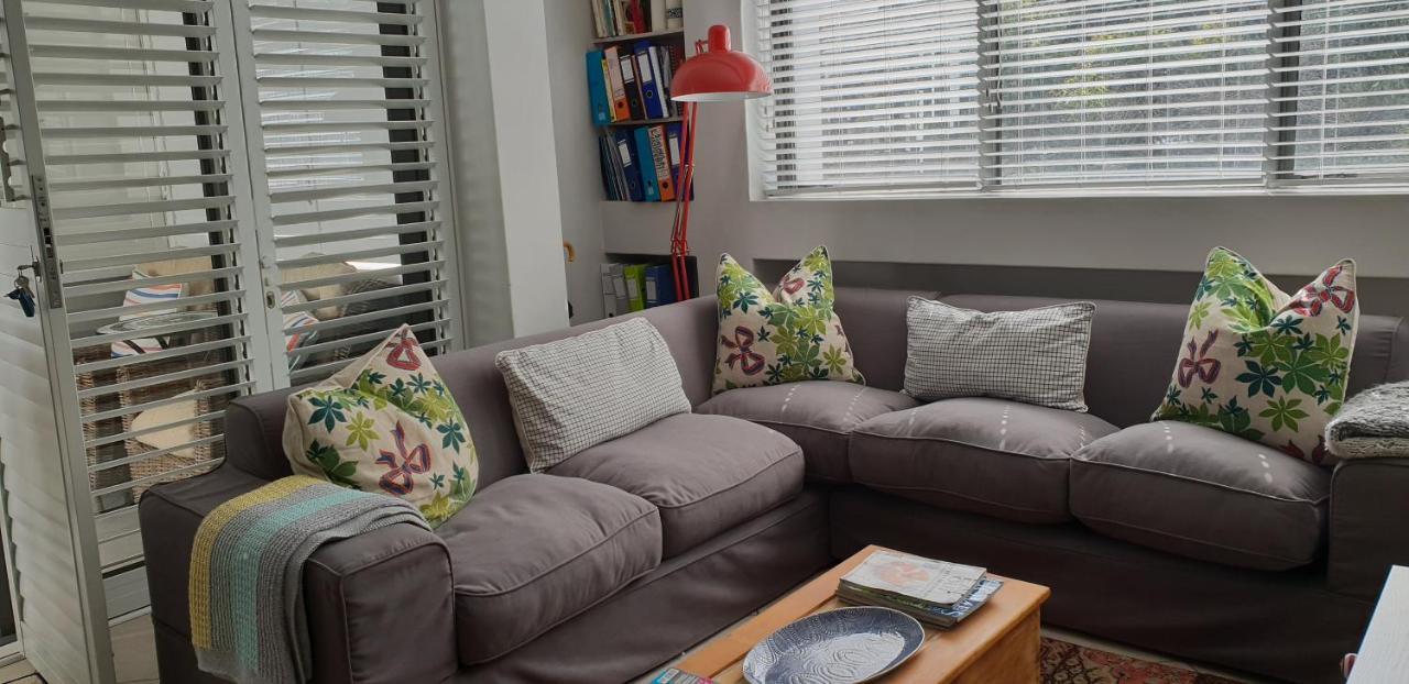 Modern, Centrally Located Dorp Street Apartment Стеленбош Екстериор снимка